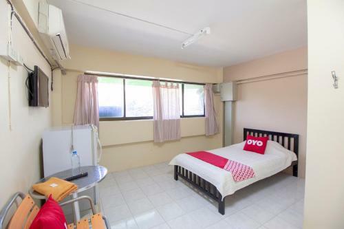 Oyo 75372 Flight Hut Hotel