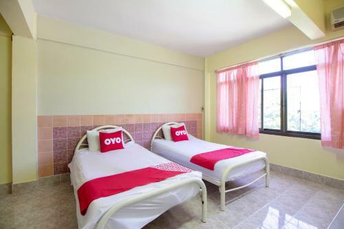 Oyo 75372 Flight Hut Hotel