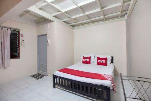 Oyo 75372 Flight Hut Hotel