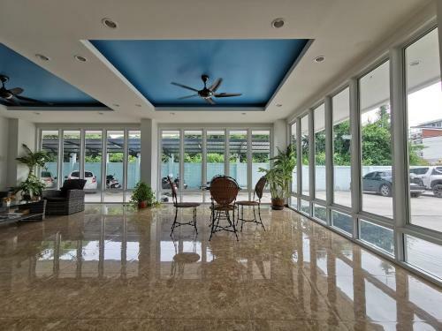Hotel The Base Hua Hin