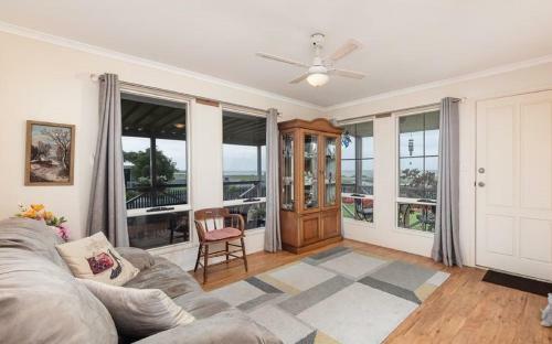 Unwind At Milang Lakefront Retreat