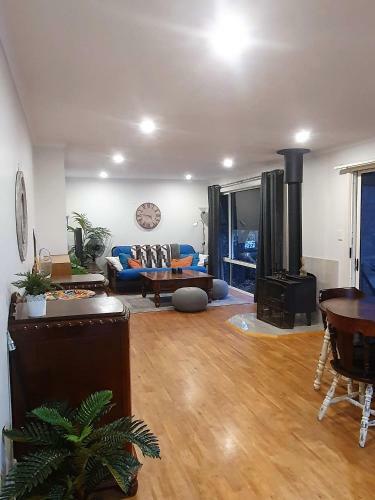 Unwind At Milang Lakefront Retreat