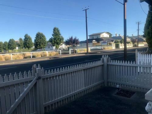 Inner City Rail Cottage; A Serene Retreat!