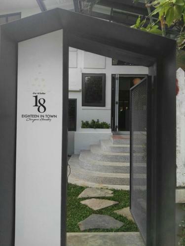 Bed & Breakfast 18 In Town Homestay
