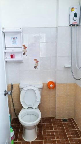 Apartamento Baan Ploy Inn 2
