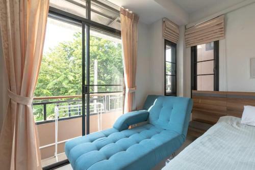 Loft Style Townhouse Near Old City