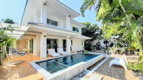 Zerene Garden Pool Villa