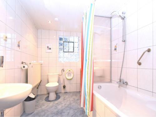 Spacious Apartment In Ober-waroldern With Sauna