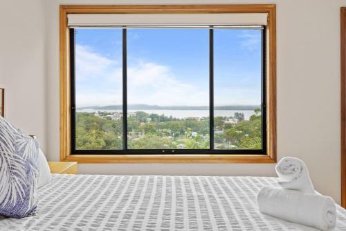 Oceans 19 Views / Spa Bath / Fire Place / Nelson Bay