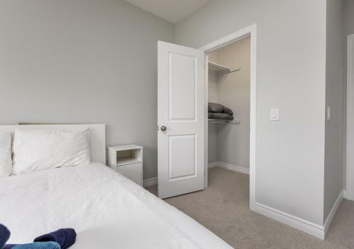Luxury Bungalow Mins To Niagara Falls & Brock University