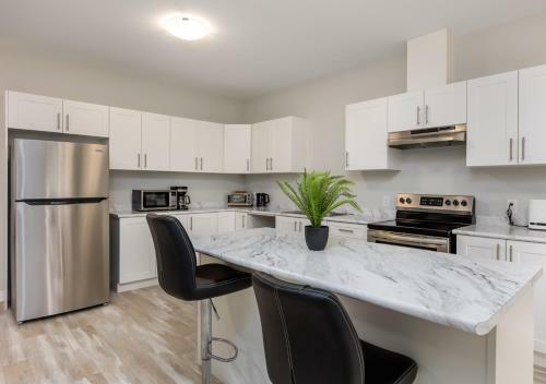 Luxury Bungalow Mins To Niagara Falls & Brock University