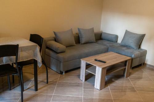 Comfortable Apartment Near Athens Airport!!