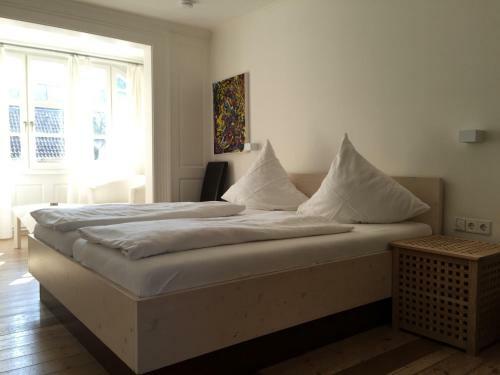 Hostal Gasthaus Loewenthor & Hotel Hahn
