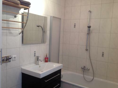 Apartamento Ferienwohnung Am Dorfplatz