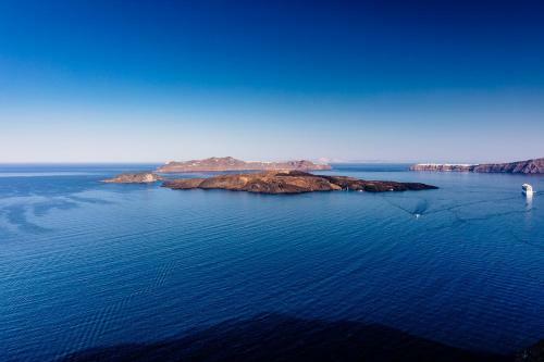 Arcana Santorini Villas, An Authentic Cycladic Experience