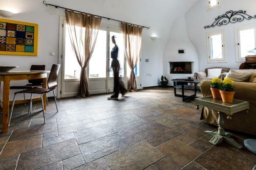 Arcana Santorini Villas, An Authentic Cycladic Experience
