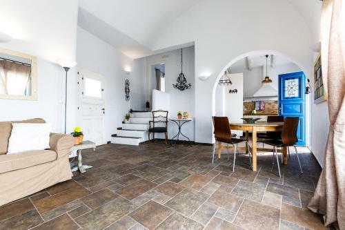 Arcana Santorini Villas, An Authentic Cycladic Experience