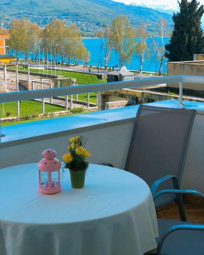 Exclusive Apartments With Lake View