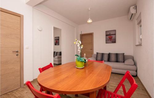 Beautiful Apartment In Drvenik With 1 Bedrooms