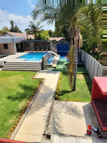 Cheerful 4 Bedroom House With Heated Pool, Jacuzzi