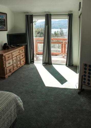 Lakeview Haus- Easy Access Modern Mountain Getaway