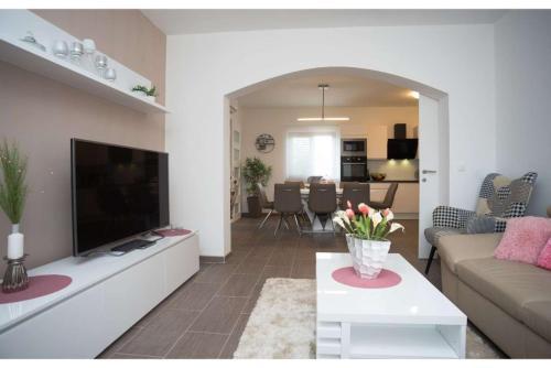 Leon Holiday Home