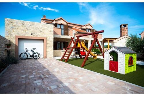 Leon Holiday Home