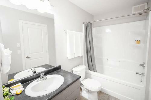 Luxurious 2 Bedroom Townhouse In South Winnipeg