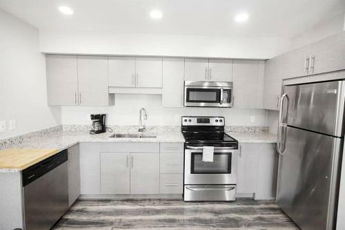 Luxurious 2 Bedroom Townhouse In South Winnipeg