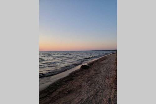 Apartamento Cottage With River Front & Minutes Away From Beach