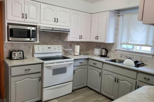 Apartamento Cottage With River Front & Minutes Away From Beach