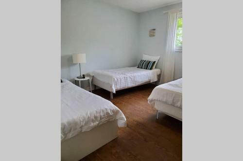 Apartamento Cottage With River Front & Minutes Away From Beach