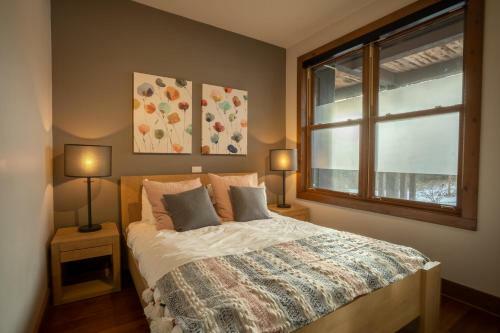 Suite Overlooking The Lake With Resort
