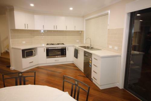 Hostal Silver House - Melbourne Airport Accommodation