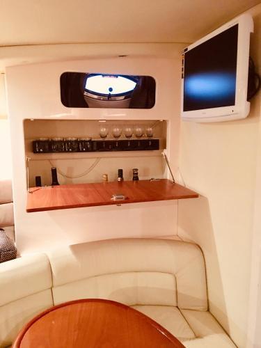 Luxury On The Water (private Luxurious Boat)