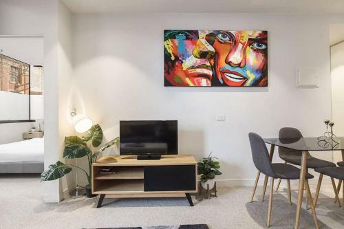Spacious Brunswick Apartment