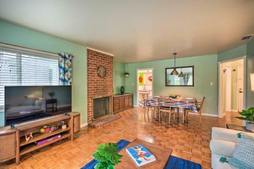Midcentury Gem In Arden Manor Neighborhood!