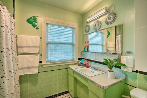 Midcentury Gem In Arden Manor Neighborhood!