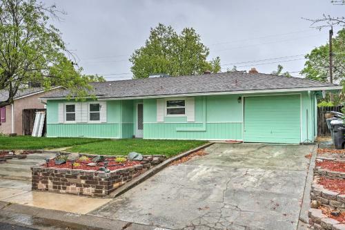 Midcentury Gem In Arden Manor Neighborhood!