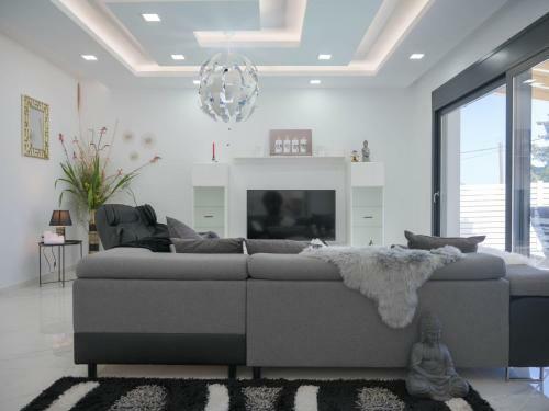 Inviting Villa In Kato Spileo With Private Swimming Pool