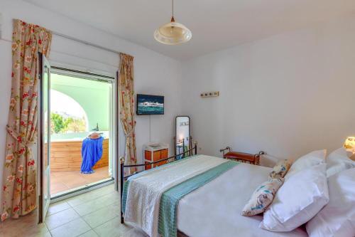 Holiday Home, Kavallos