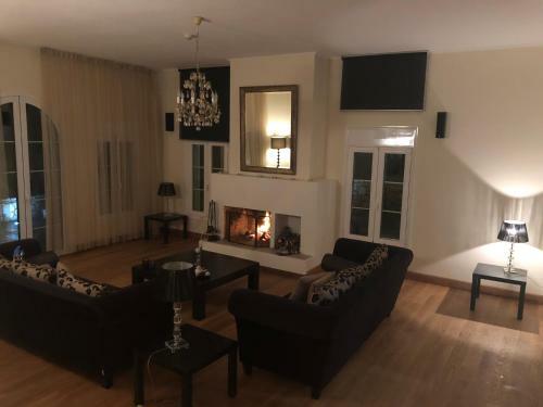 Amazing Villa With Private Pools And Sea Views