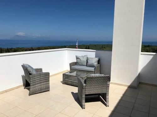 Amazing Villa With Private Pools And Sea Views