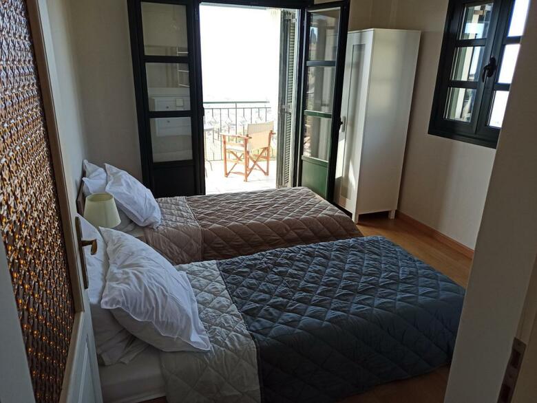 Kiparissia Castle & Sea View