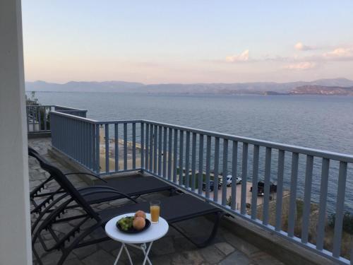Seaside Maisonette In Kiveri, Near Nafplion.
