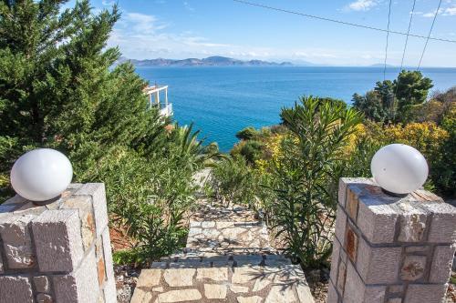 Seaside Maisonette In Kiveri, Near Nafplion.