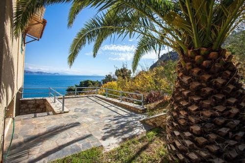 Seaside Maisonette In Kiveri, Near Nafplion.