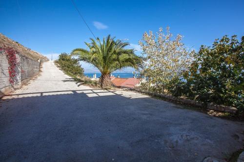 Seaside Maisonette In Kiveri, Near Nafplion.
