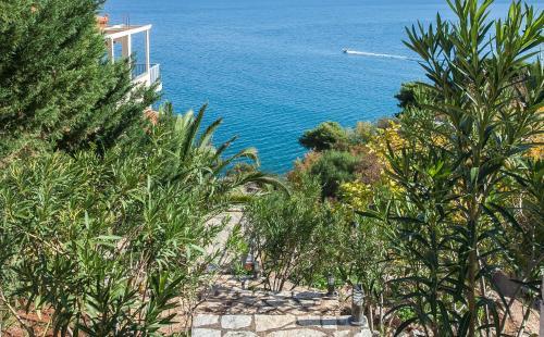 Seaside Maisonette In Kiveri, Near Nafplion.