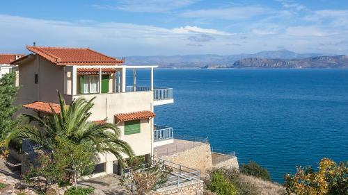 Seaside Maisonette In Kiveri, Near Nafplion.